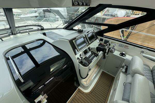 Sea Ray 470 Sundancer Yacht For Sale