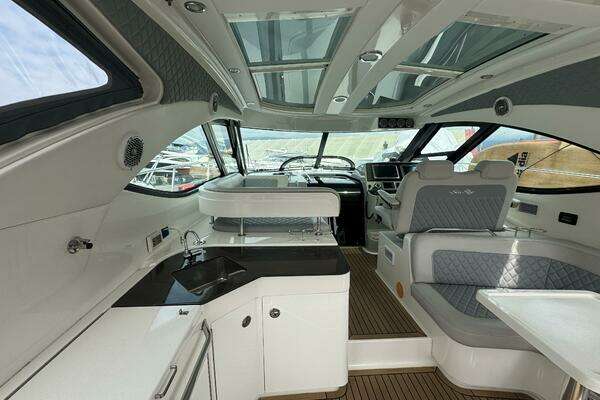 Sea Ray 470 Sundancer Yacht For Sale