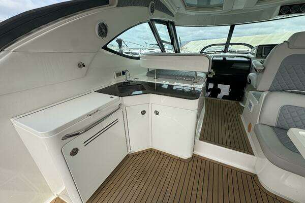 Sea Ray 470 Sundancer Yacht For Sale