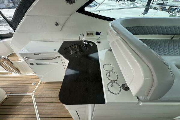 Sea Ray 470 Sundancer Yacht For Sale