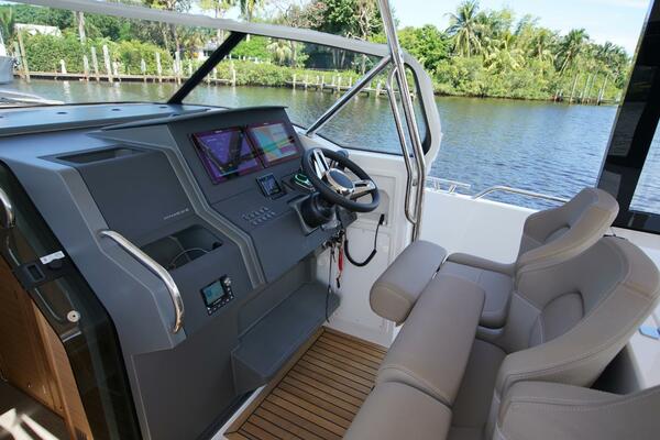 In Stock 2025 Nimbus T11 297 40ft Nimbus Yacht For Sale