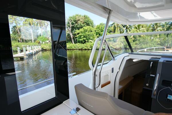 In Stock 2025 Nimbus T11 297 40ft Nimbus Yacht For Sale