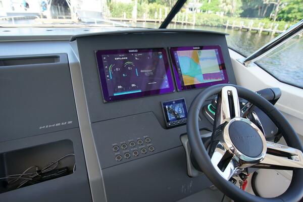 In Stock 2025 Nimbus T11 297 40ft Nimbus Yacht For Sale