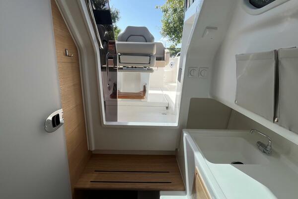 In Stock 2024 Nimbus T8 314 26ft Nimbus Yacht For Sale