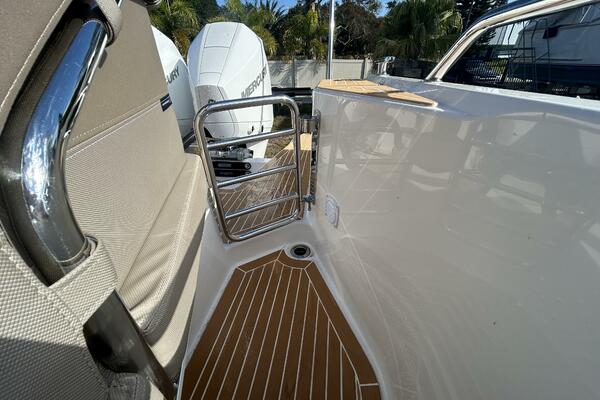 In Stock 2024 Nimbus T9 142 30ft Nimbus Yacht For Sale