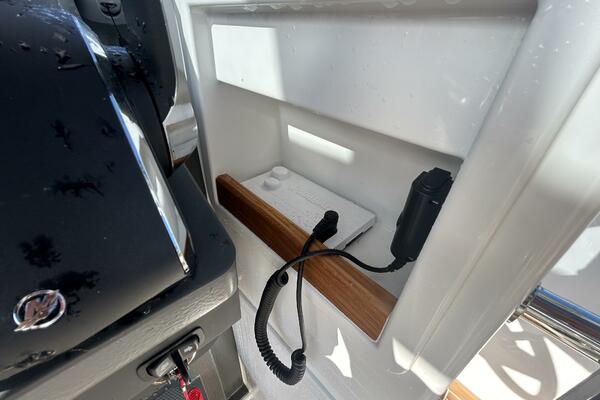 In Stock 2024 Nimbus T9 142 30ft Nimbus Yacht For Sale