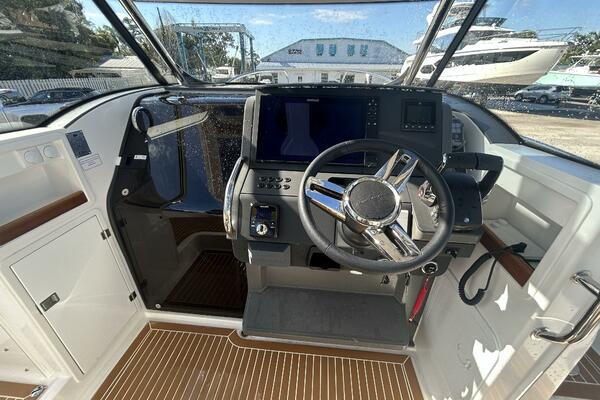 In Stock 2024 Nimbus T9 142 30ft Nimbus Yacht For Sale