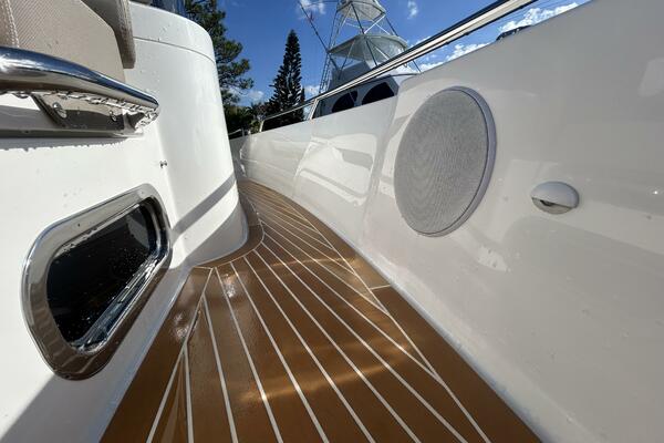 In Stock 2024 Nimbus T9 142 30ft Nimbus Yacht For Sale