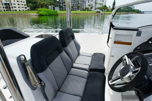 In Stock 2024 Nimbus T9 143 30ft Nimbus Yacht For Sale