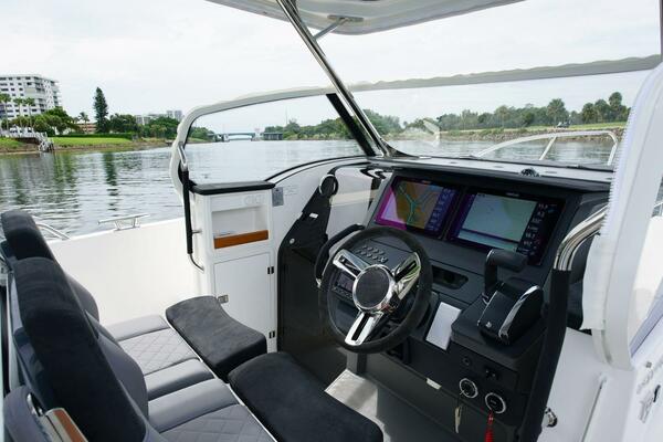 In Stock 2024 Nimbus T9 143 30ft Nimbus Yacht For Sale