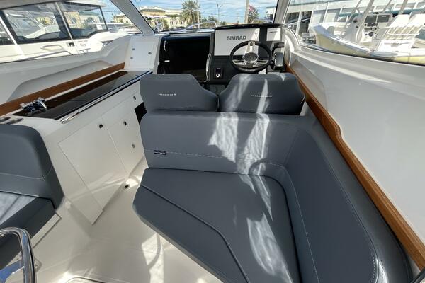 In Stock 2024 Nimbus W9 279 30ft Nimbus Yacht For Sale