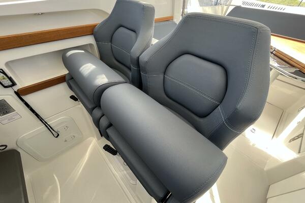 In Stock 2024 Nimbus W9 279 30ft Nimbus Yacht For Sale
