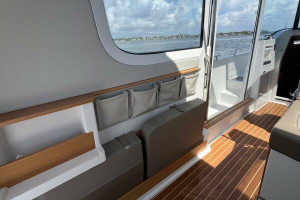 In  Stock 2025 Nimbus C11 086 40ft Nimbus Yacht For Sale