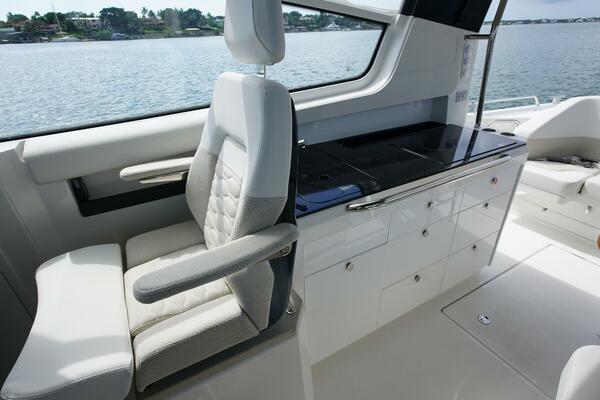 In Stock 2025 Nimbus W11 60 40ft Nimbus Yacht For Sale