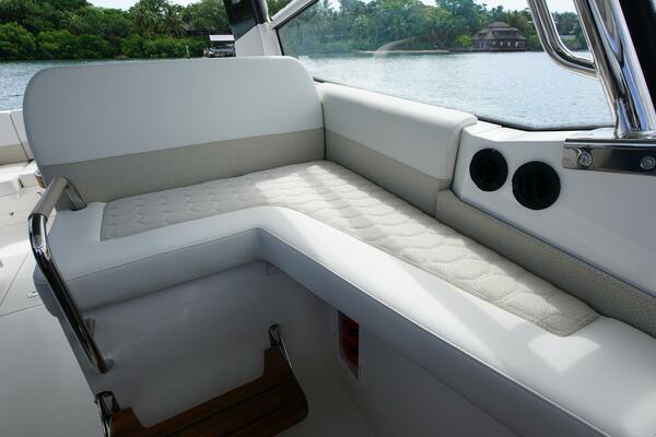 In Stock 2025 Nimbus W11 60 40ft Nimbus Yacht For Sale