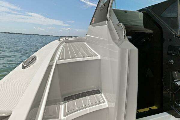 Tiara Yachts 34 Sport LS Yacht For Sale