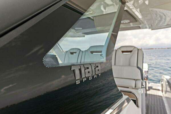 Tiara Yachts 34 Sport LS Yacht For Sale