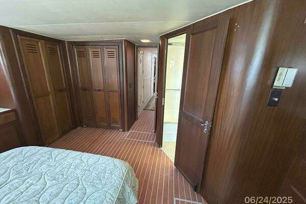 Hatteras CPMY Yacht For Sale