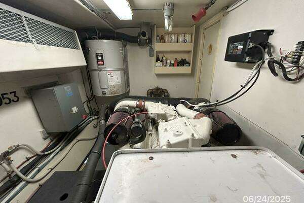 Hatteras CPMY Yacht For Sale
