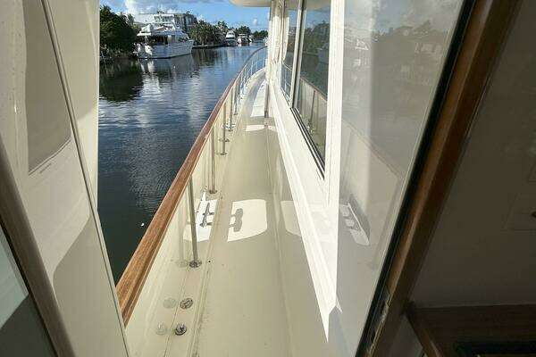 Hatteras CPMY Yacht For Sale