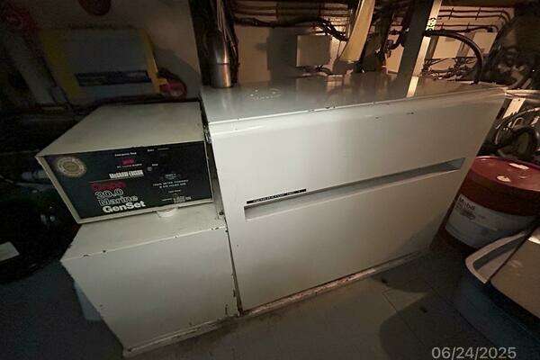 Hatteras CPMY Yacht For Sale