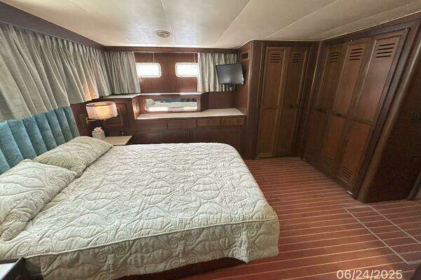Hatteras CPMY Yacht For Sale