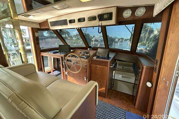 Hatteras CPMY Yacht For Sale