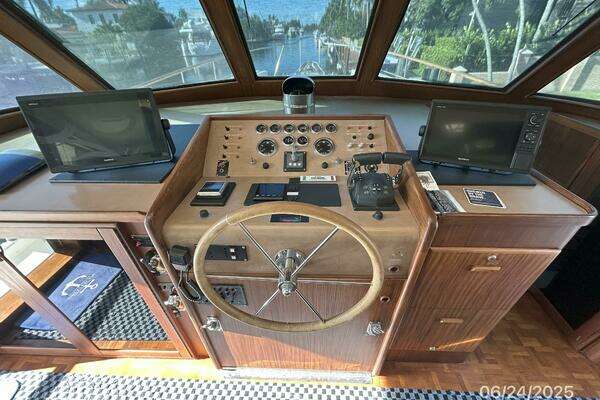 Hatteras CPMY Yacht For Sale