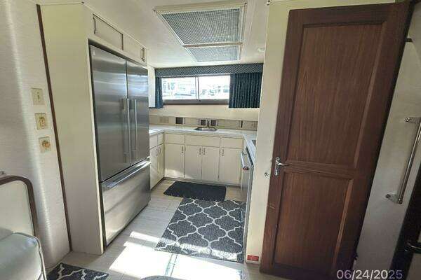 Hatteras CPMY Yacht For Sale