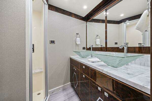 Hargrave Skylounge Yacht For Sale