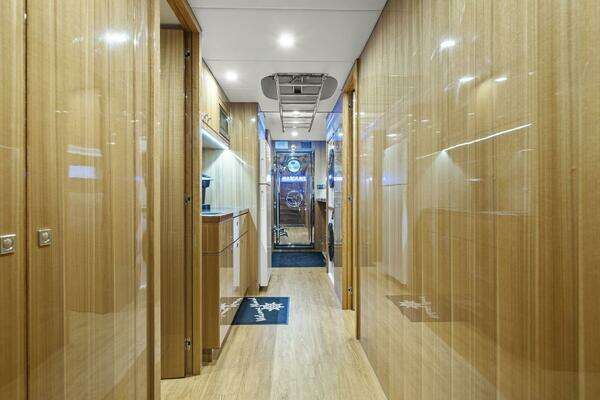 Hargrave Skylounge Yacht For Sale