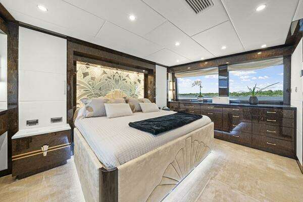 Hargrave Skylounge Yacht For Sale