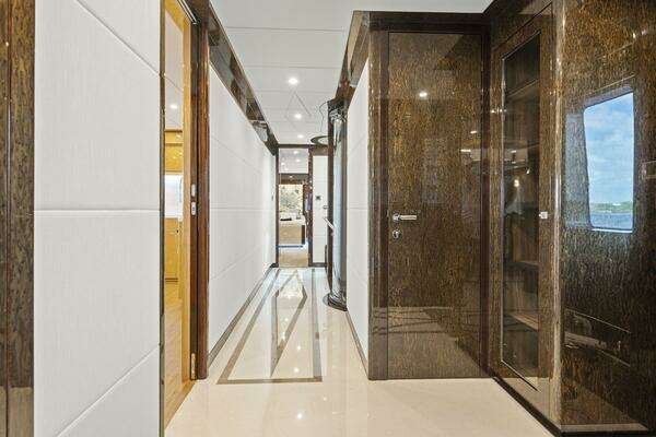Hargrave Skylounge Yacht For Sale