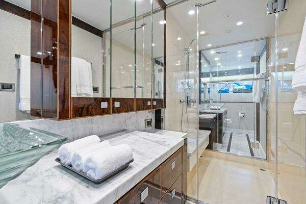 Hargrave Skylounge Yacht For Sale
