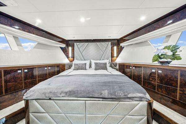Hargrave Skylounge Yacht For Sale