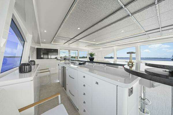 Hargrave Skylounge Yacht For Sale