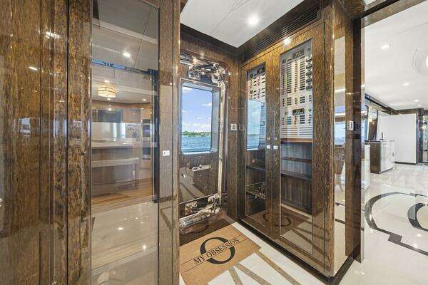 Hargrave Skylounge Yacht For Sale