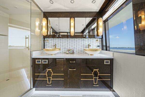 Hargrave Skylounge Yacht For Sale