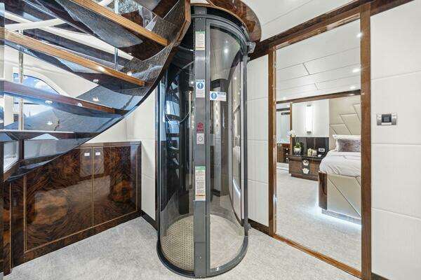 Hargrave Skylounge Yacht For Sale