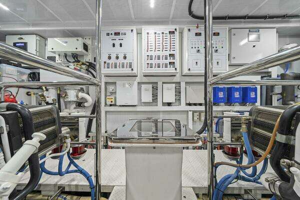 Hargrave Skylounge Yacht For Sale
