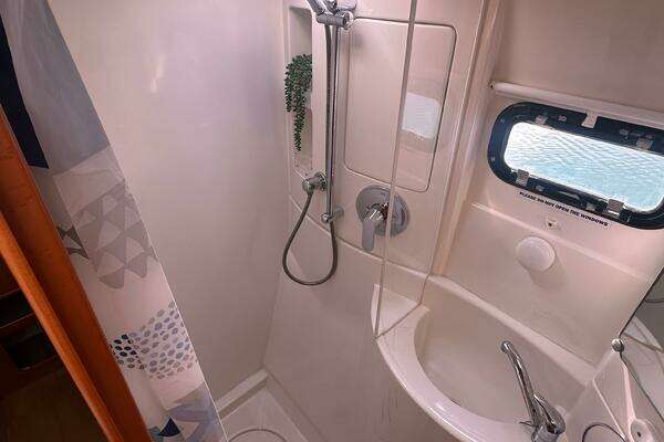 Leonard 38 Yacht For Sale