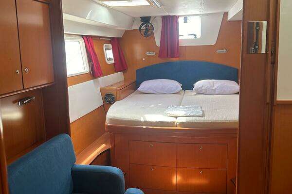 Beneteau Lagoon 500 Yacht For Sale