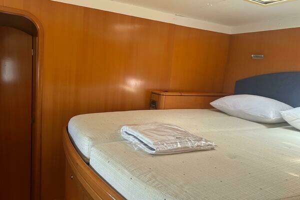 Beneteau Lagoon 500 Yacht For Sale