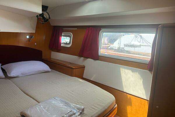 Beneteau Lagoon 500 Yacht For Sale