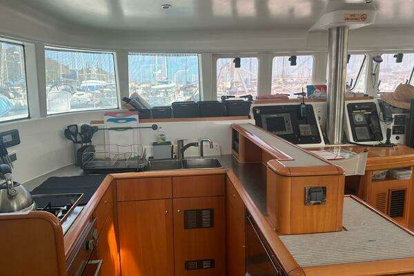 Beneteau Lagoon 500 Yacht For Sale