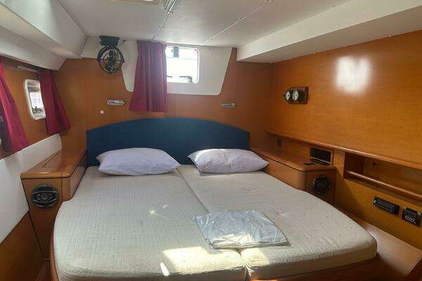 Beneteau Lagoon 500 Yacht For Sale