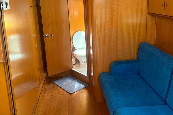 Beneteau Lagoon 500 Yacht For Sale