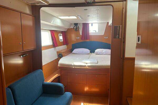 Beneteau Lagoon 500 Yacht For Sale