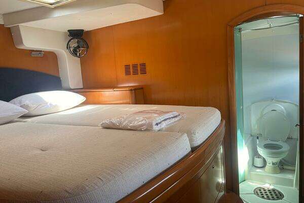 Beneteau Lagoon 500 Yacht For Sale