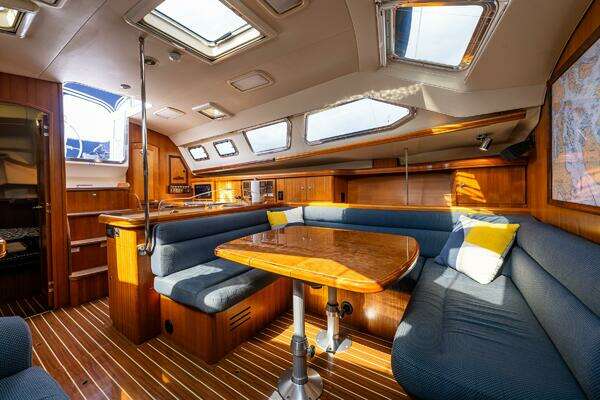 Hunter 41 Deck Salon Yacht For Sale